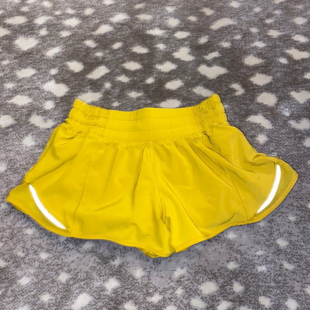 I’m selling this Lululemon shorts!!